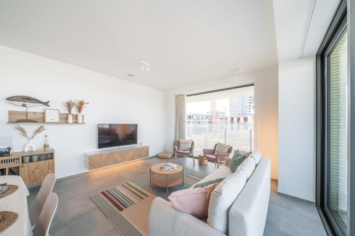 Huswell - Modern New With Pool Access And Parking Ostend