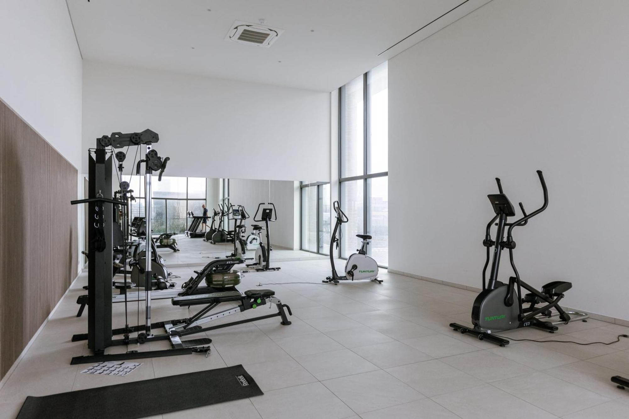 Huswell - Modern New With Pool Access And Parking Apartment