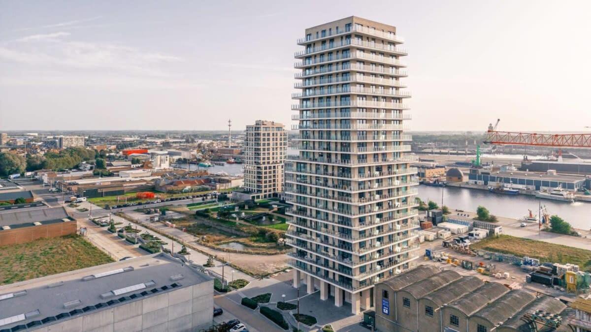 Huswell - Modern New With Pool Access And Parking *