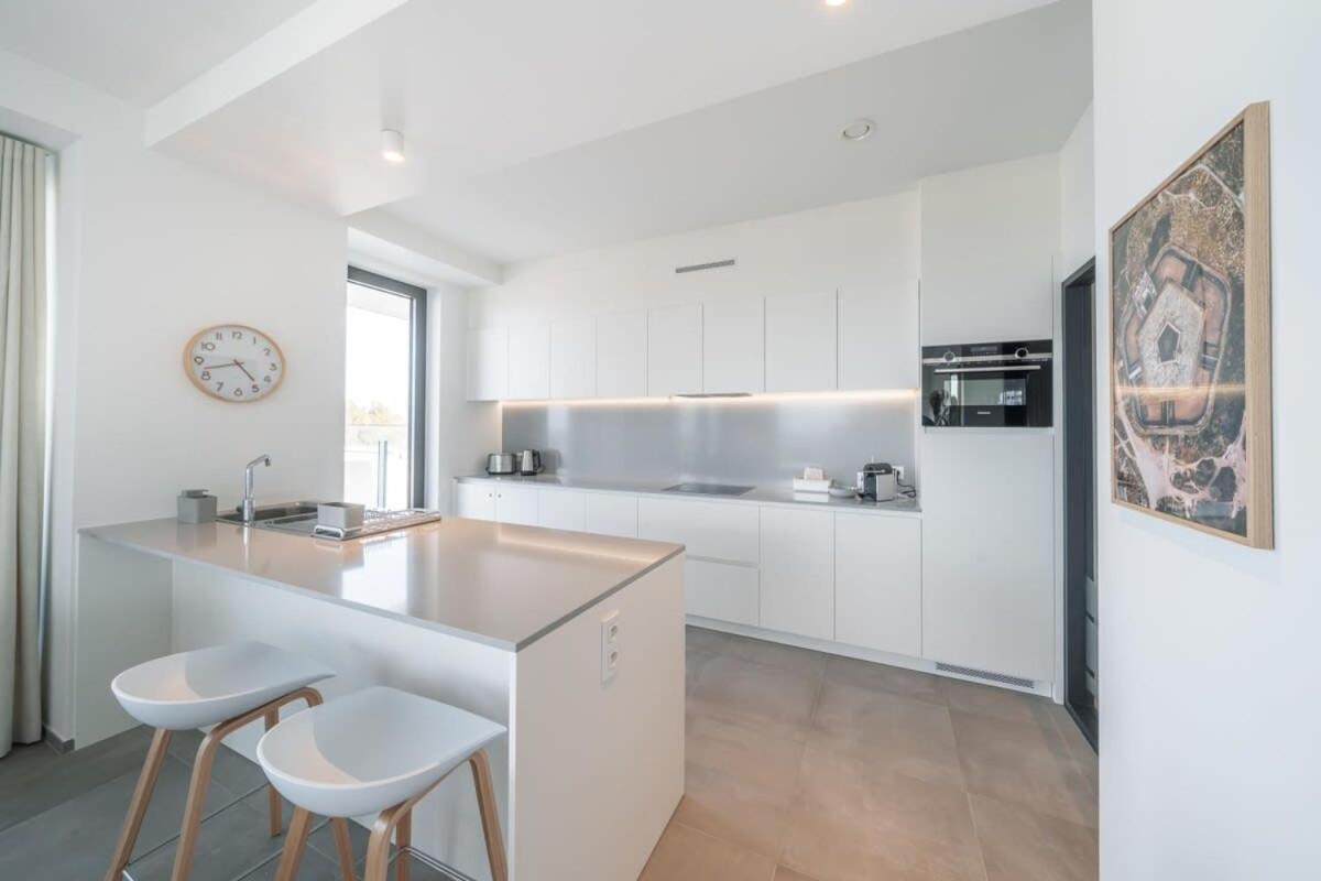 Huswell - Modern New With Pool Access And Parking *