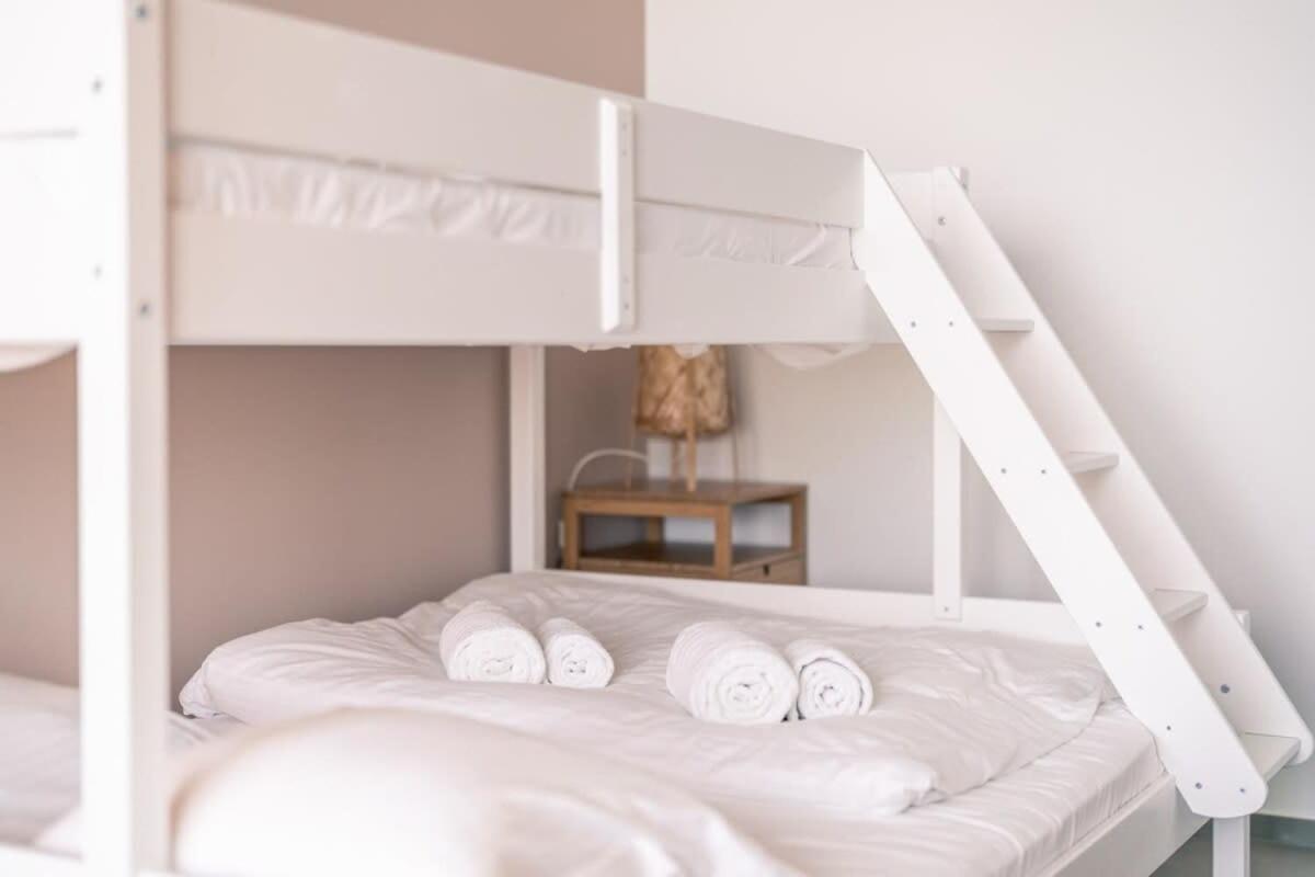 Huswell - Modern New With Pool Access And Parking Apartment *