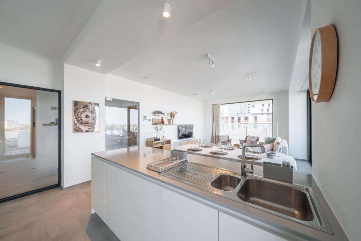 Huswell - Modern New With Pool Access And Parking