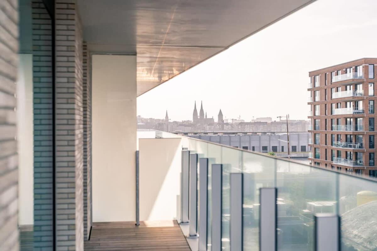 Huswell - Modern New With Pool Access And Parking Apartment