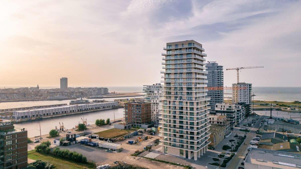 Huswell - Modern New With Pool Access And Parking Apartment *